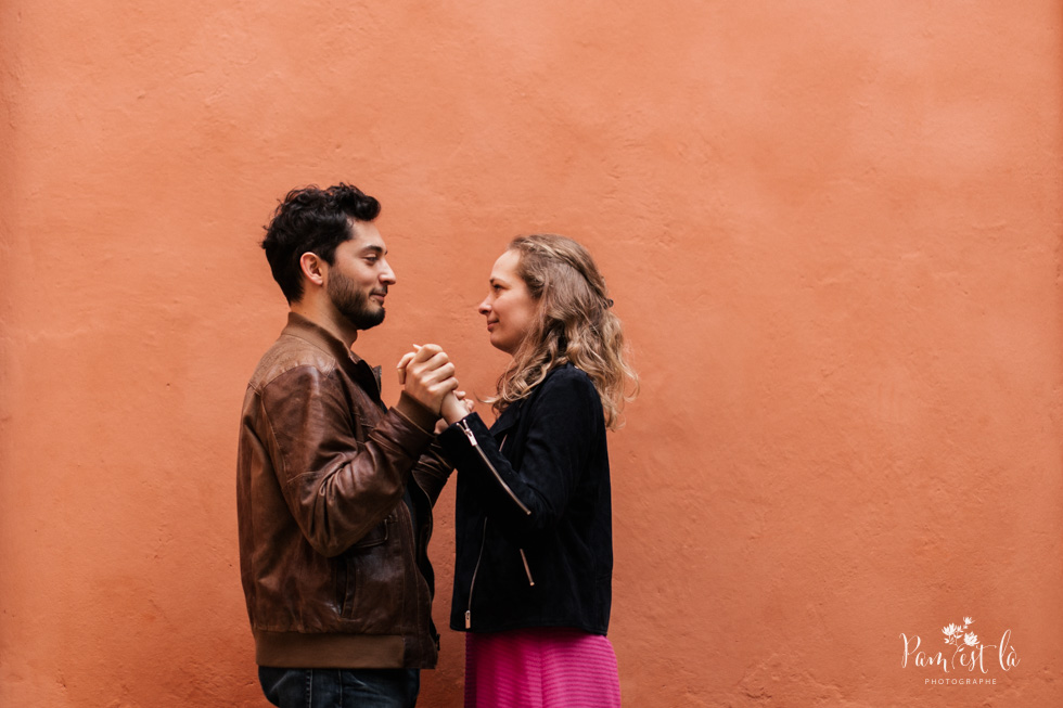 Pam est la photographe mariage : séance photo dans les rues de Toulouse