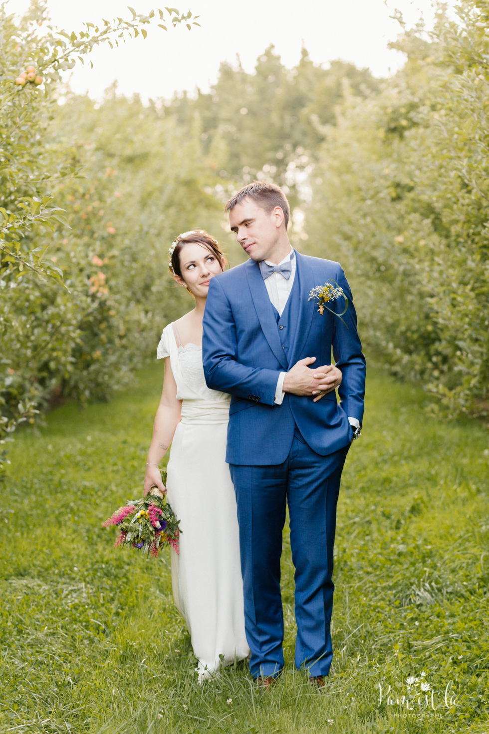 Un mariage cool inspiration multicolore à la Grange des triplés : Aurélie et Clément