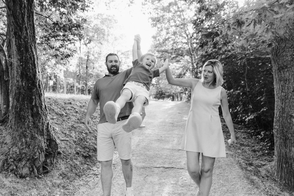 Séance photo de famille autour du lac de Flourens