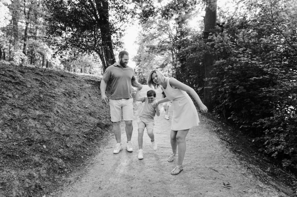 Séance photo de famille autour du lac de Flourens