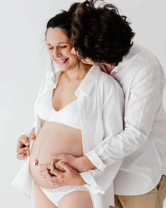 ✨ Parce que ces quelques mois passent si vite…

Venez capturer votre #grossesse en toute simplicité, en couple ou en famille, dans une ambiance douce et naturelle. 

Avec des tenues simples et élégantes ( les vôtres ou celles disponibles au studio ) laissez-vous guider et profitez de l’instant… Je m’occupe de tout capturer dans mon studio cocooning, chaleureux et accueillant.

Réservez votre séance dès votre 4ᵉ mois !
Je vous accueille du lundi au samedi, toute l’année, et de avril à octobre pour les séances en extérieur.

📩 Pour toute question ou pour réserver, écrivez moi par mail ou en message privé.
Ne laissez pas filer ces moments précieux !

📍 Studio à Saint-Orens-de-Gameville, aux portes de #Toulouse

#grossesse #futuremaman #photographebebe #photographegrossesse #photographematernité #momtobe  #grossesseheureuse #souvenirsengrossesse #photographefamille #toulousemaville #toulousemaman #mamantoulouse #saintorensdegameville #quintfonsegrives #balma #lauzerville #labege #photographetoulouse